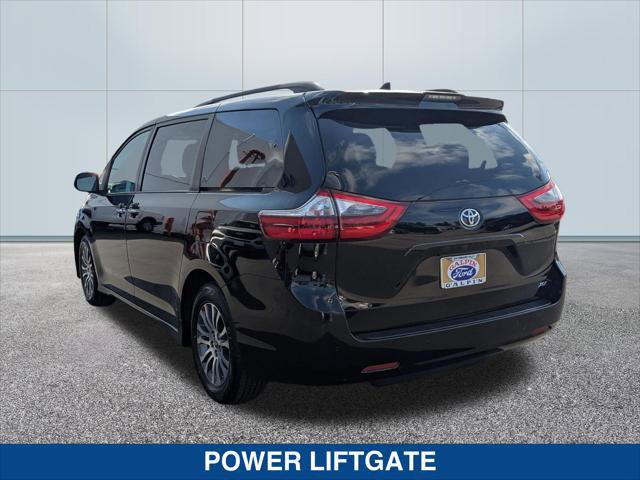 Used 2020 Toyota Sienna XLE w/ XLE Navigation Package FWD image 3