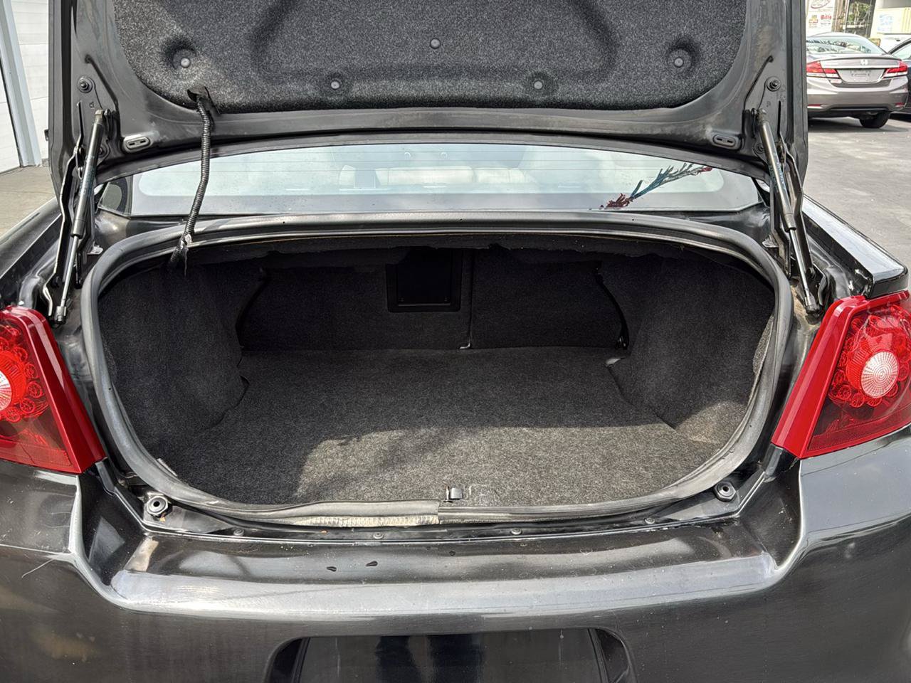 Used 2012 Dodge Avenger SE FWD image 6