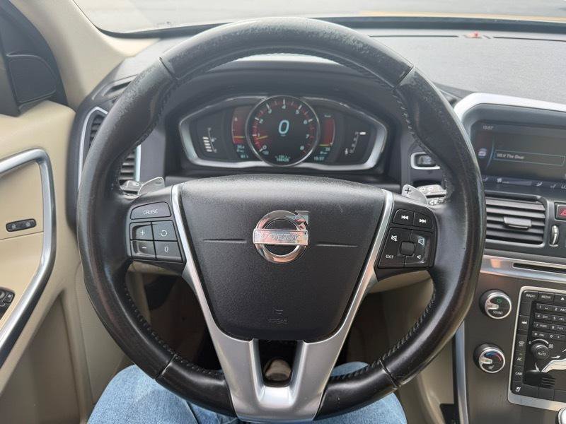 Used 2015 Volvo XC60 T6 Premier Plus AWD/4WD image 2