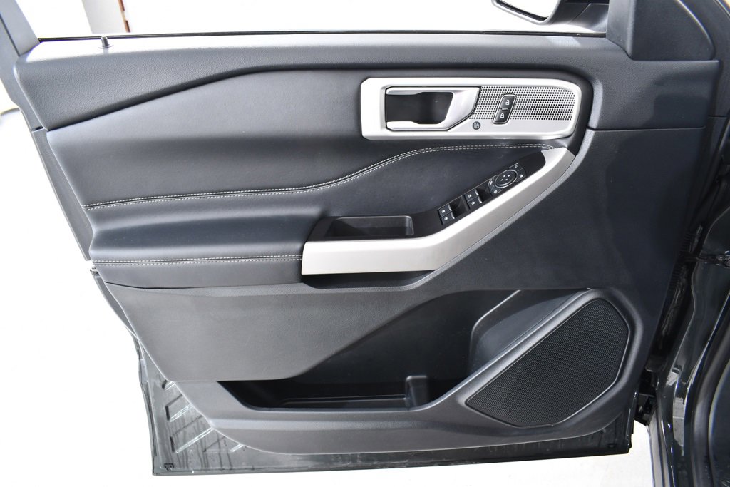 Used 2022 Ford Explorer XLT w/ Equipment Group 202A image 26