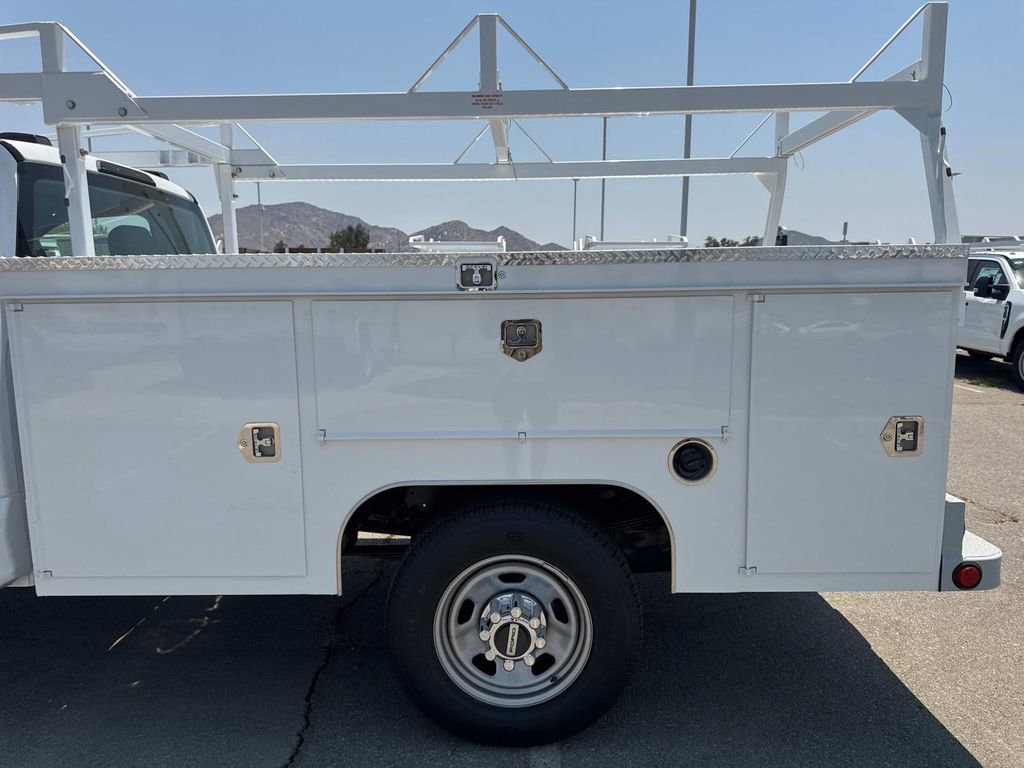 New 2025 Ford F350 XL w/ XL Chrome Package image 15