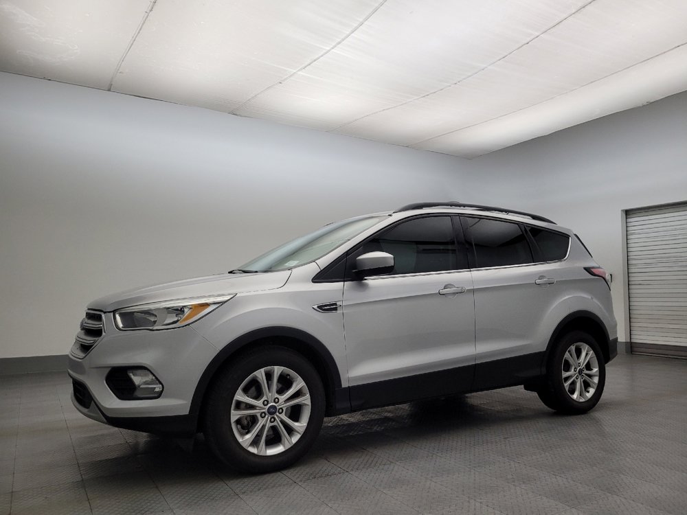 Used 2018 Ford Escape SE w/ Ford Safe & Smart Package image 2