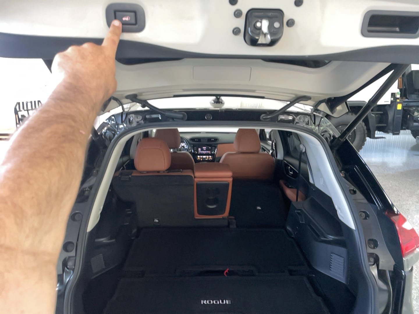 Used 2018 Nissan Rogue SL w/ Premium Package AWD/4WD image 23