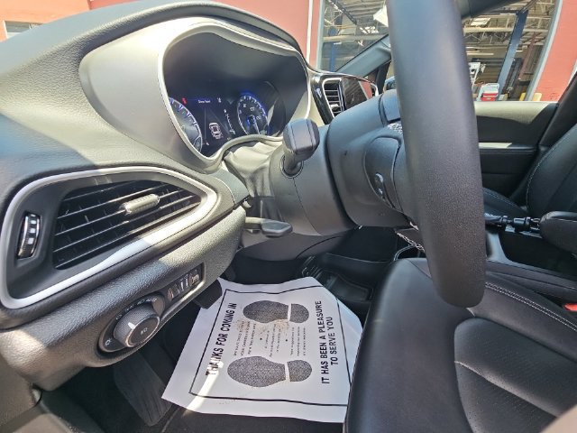 Used 2025 Chrysler Pacifica Select FWD image 11