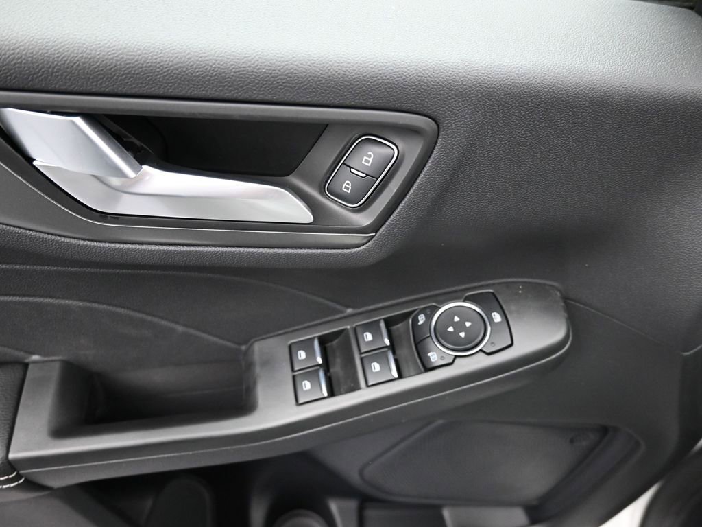 New 2025 Ford Escape SE image 16