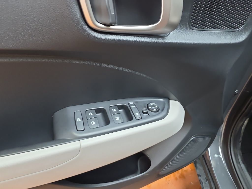 Used 2026 Hyundai Venue SEL FWD image 22