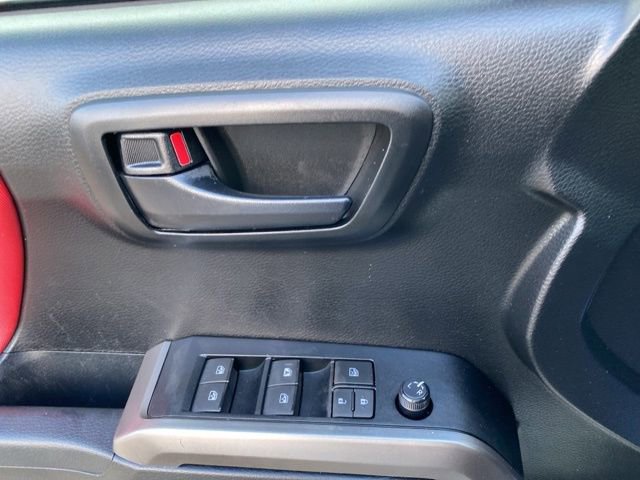 Used 2021 Toyota Tacoma SR5 AWD/4WD image 16