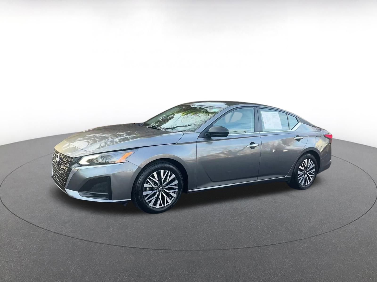 Used 2025 Nissan Altima 2.5 SV image 8