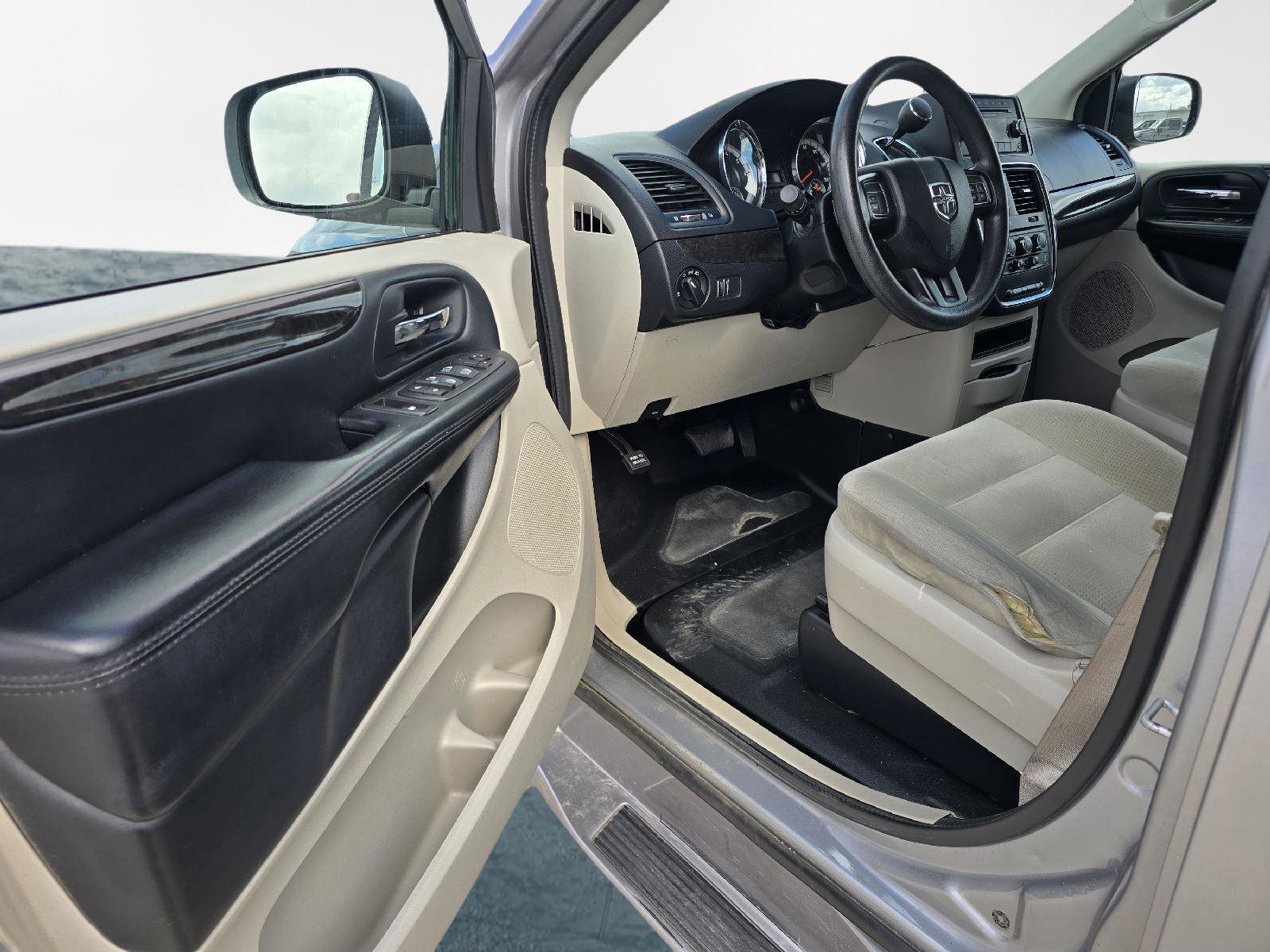 Used 2016 Dodge Grand Caravan SE w/ Quick Order Package 29E SE FWD image 11