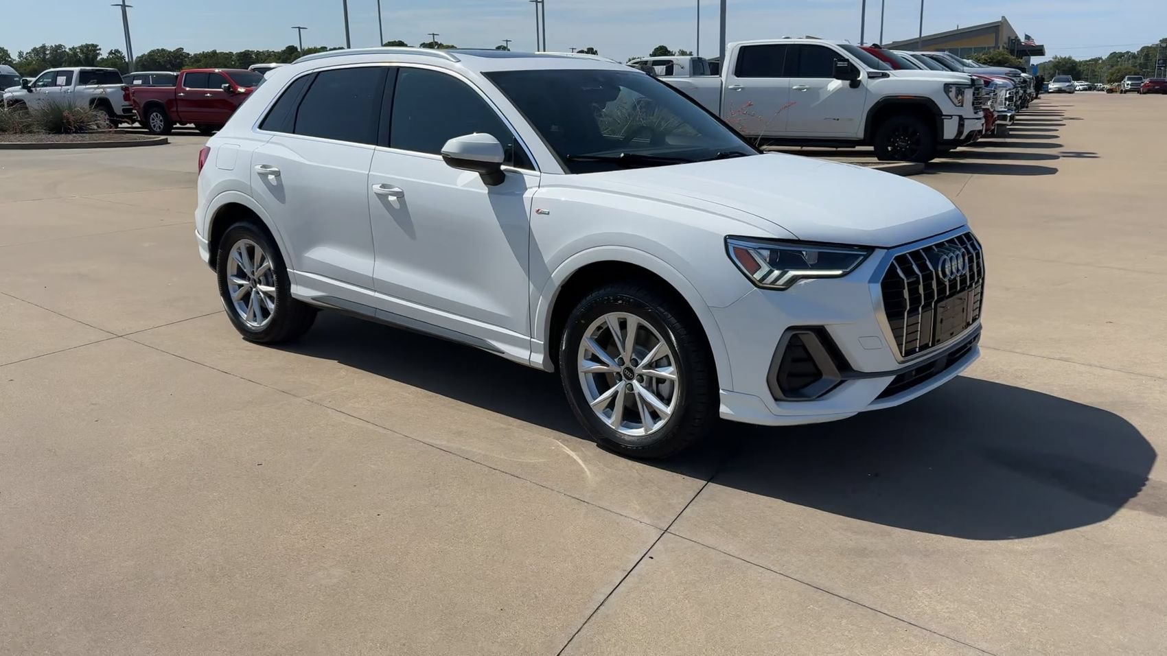 Used 2025 Audi Q3 2.0T Premium AWD/4WD image 2