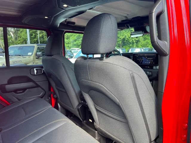 Used 2025 Jeep Wrangler Unlimited Sahara AWD/4WD image 24