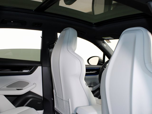 New 2025 Porsche Macan 4S Electric image 27