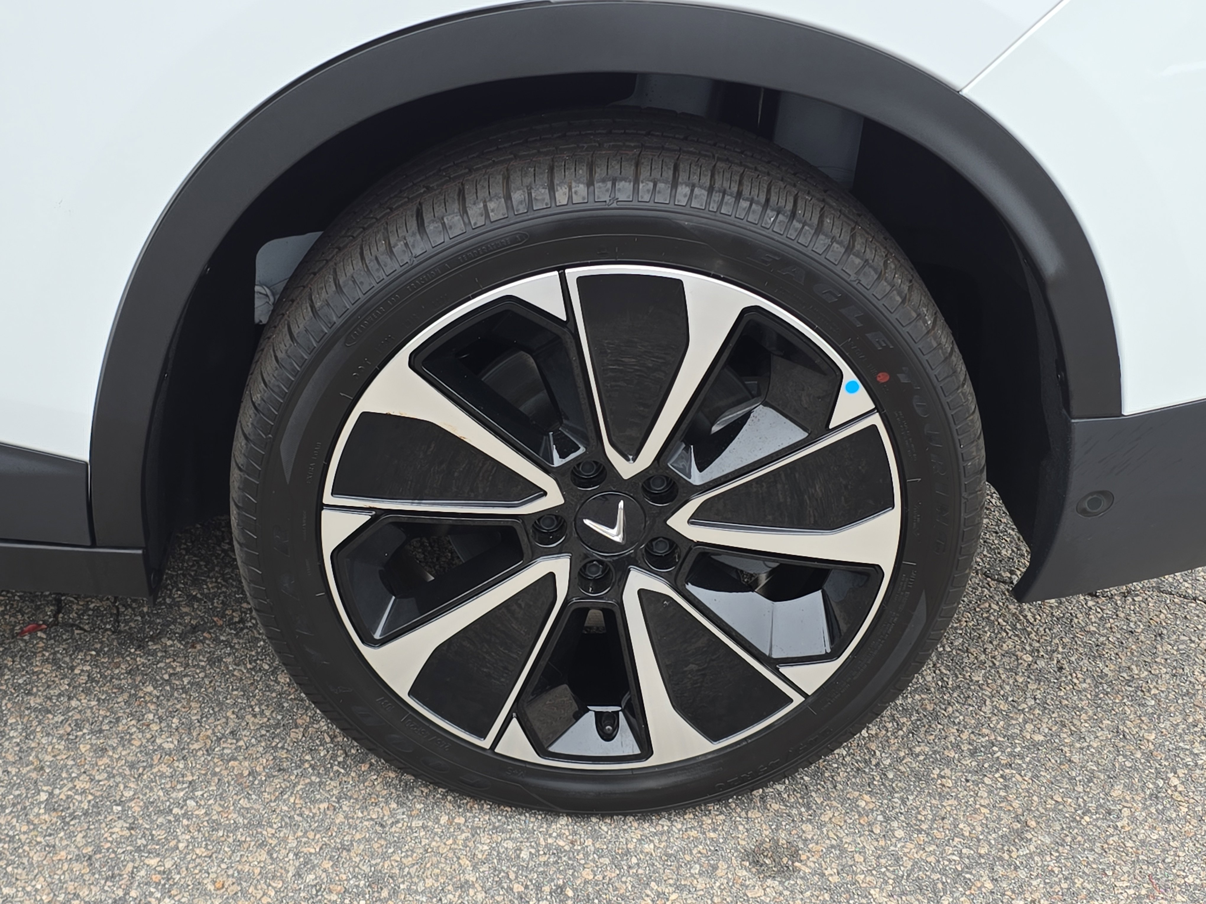 New 2025 VinFast VF 8 Plus image 32