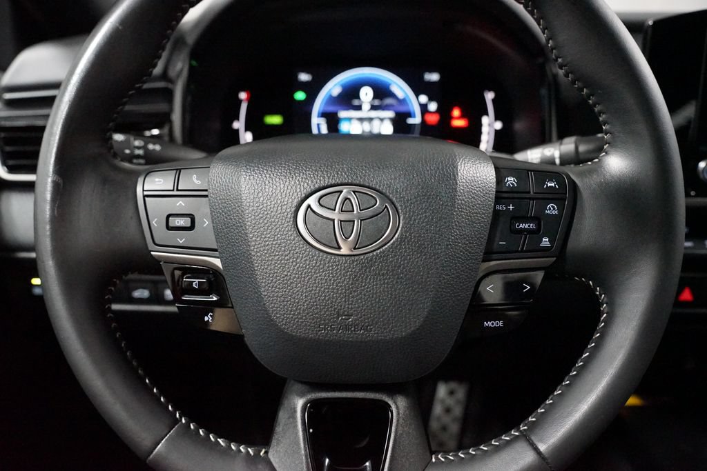 Used 2025 Toyota Camry SE FWD image 12