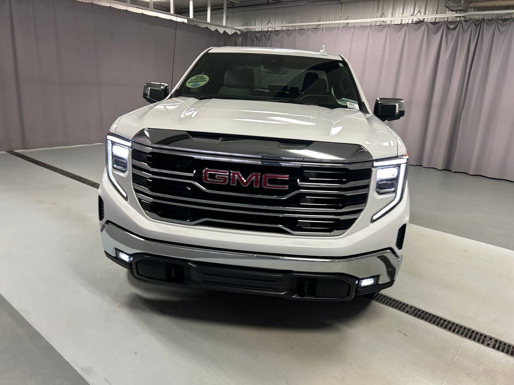 Used 2025 GMC Sierra 1500 SLT image 2