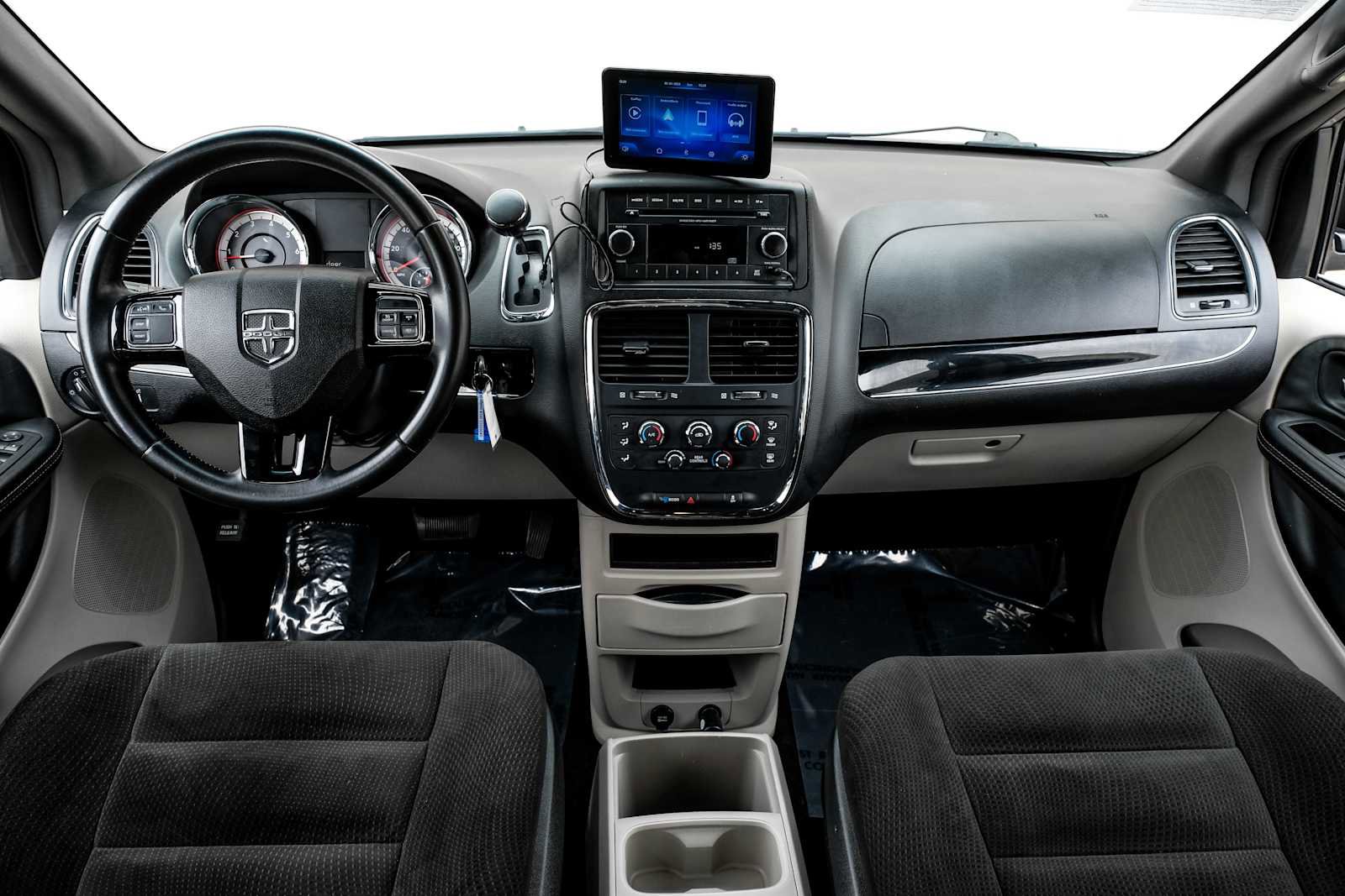 Used 2016 Dodge Grand Caravan SE image 16