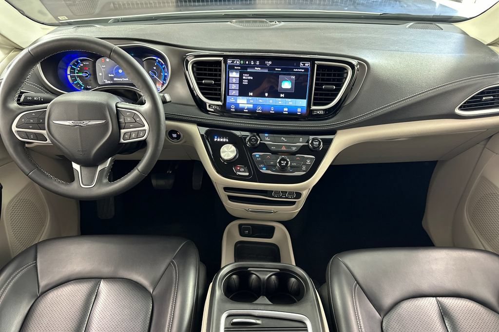 Used 2023 Chrysler Pacifica Touring-L FWD image 15