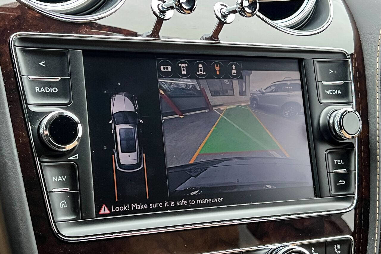 Used 2017 Bentley Bentayga image 35