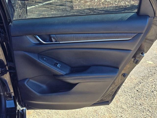 Used 2018 Honda Accord Touring image 16