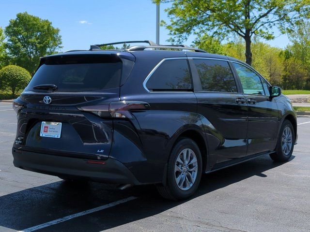 Certified 2025 Toyota Sienna LE w/ LE Plus Package AWD/4WD image 5