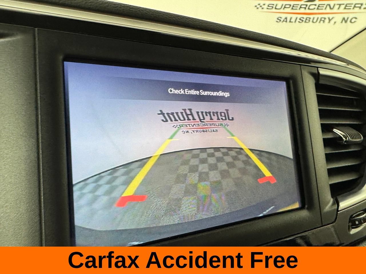 Used 2024 Chrysler Voyager LX FWD image 3