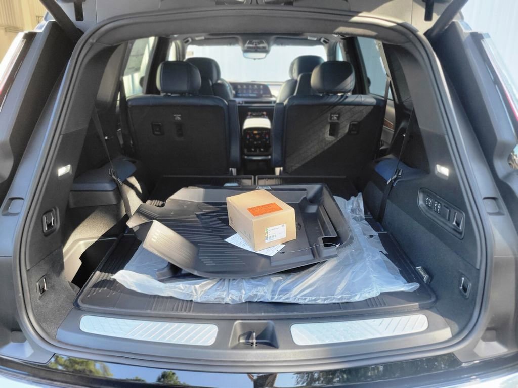 New 2026 Cadillac Vistiq Premium Luxury w/ LPO, Floor Liner Package AWD/4WD image 29