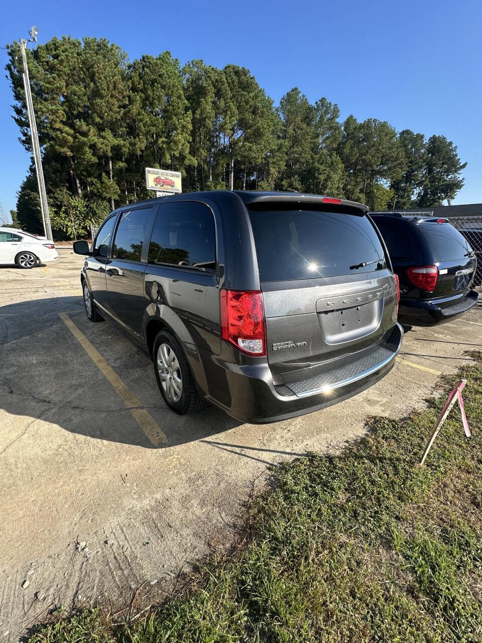Used 2020 Dodge Grand Caravan SE w/ UConnect Hands-Free Group image 5