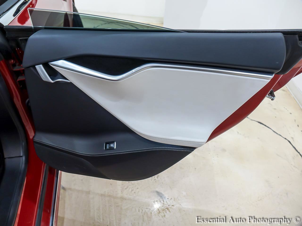 Used 2018 Tesla Model S 100D image 33