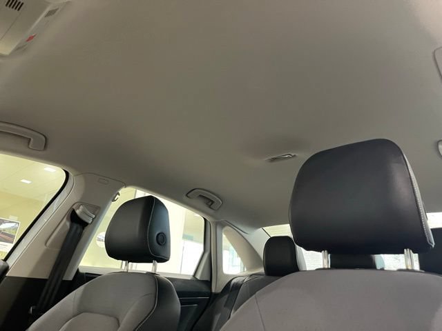 Used 2025 Volkswagen Jetta SE FWD image 11