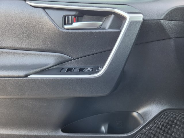 Certified 2025 Toyota RAV4 XLE w/ Convenience Package FWD image 19