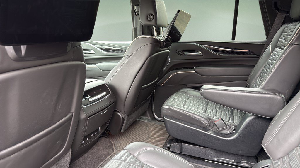 Certified 2023 Cadillac Escalade V w/ LPO, ONYX Package AWD/4WD image 15