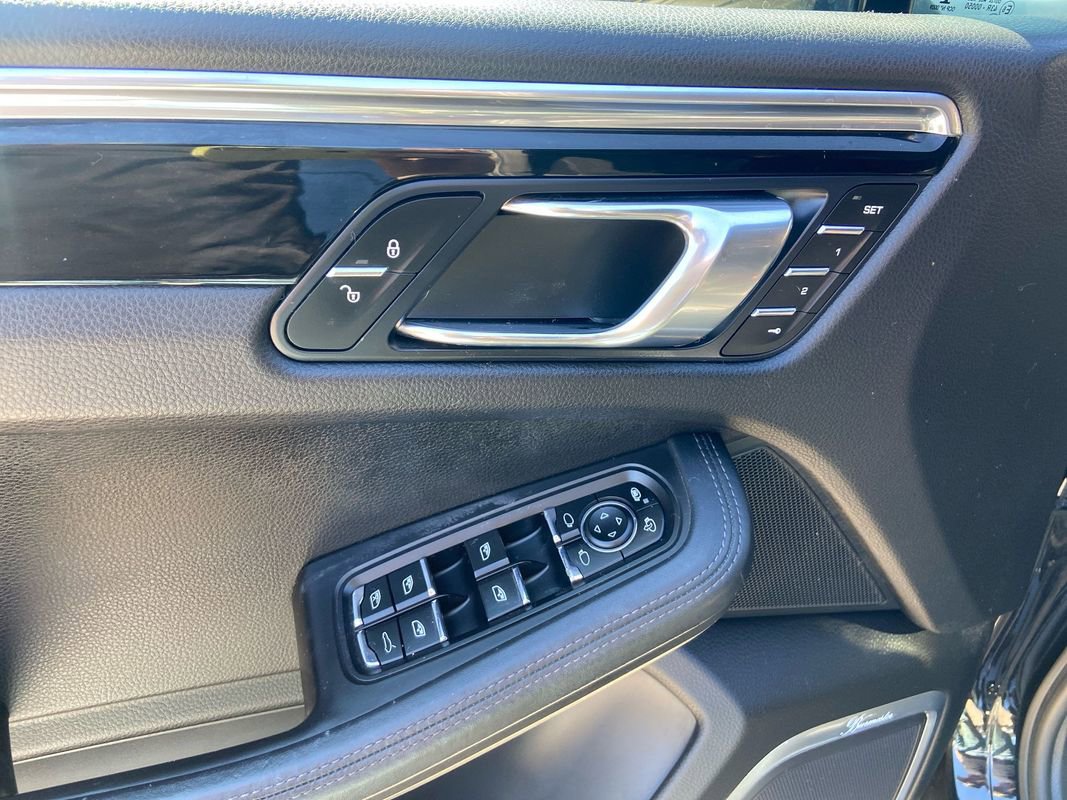 Used 2015 Porsche Macan Turbo image 13