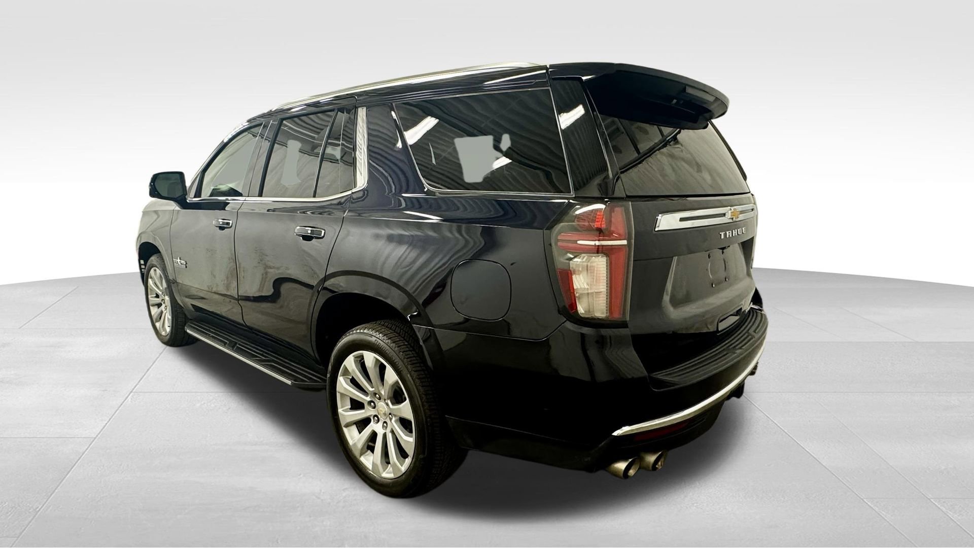 Used 2021 Chevrolet Tahoe Premier w/ Premium Package RWD image 19