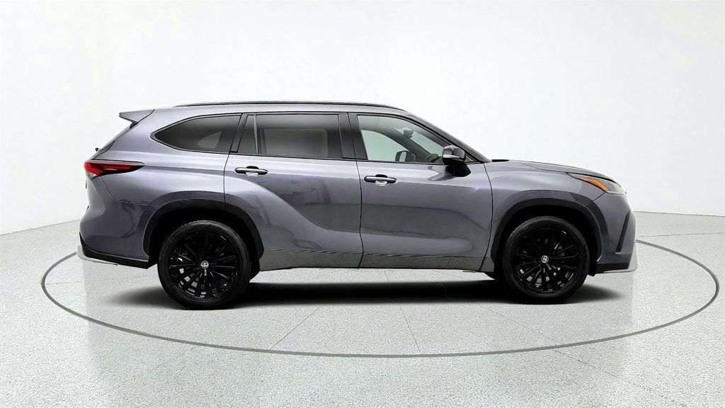 Used 2024 Toyota Highlander XSE AWD/4WD image 4