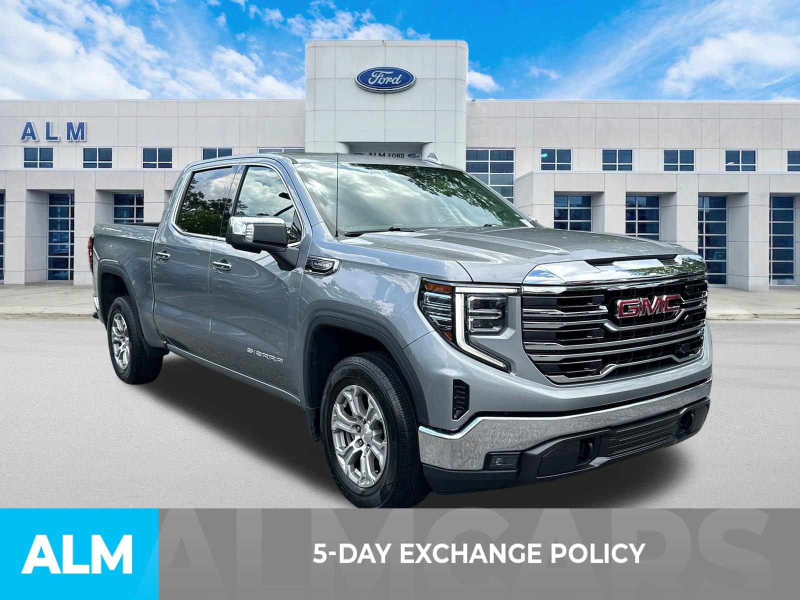 Used 2025 GMC Sierra 1500 SLT RWD image 3
