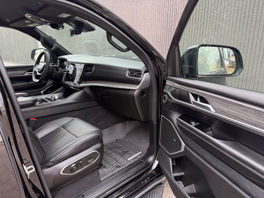 Used 2023 Jeep Wagoneer Series III w/ Convenience Group I image 28