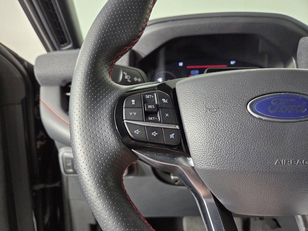 Used 2025 Ford Explorer ST-Line w/ ST-Line Street Pack AWD/4WD image 17