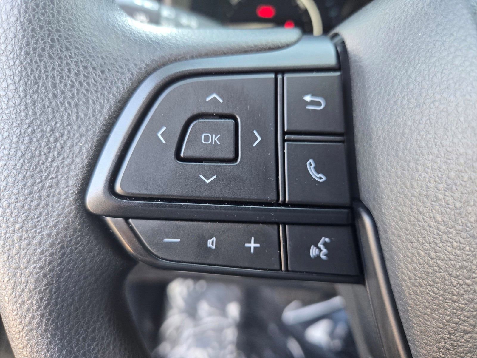 Used 2025 Toyota Sienna LE FWD image 17