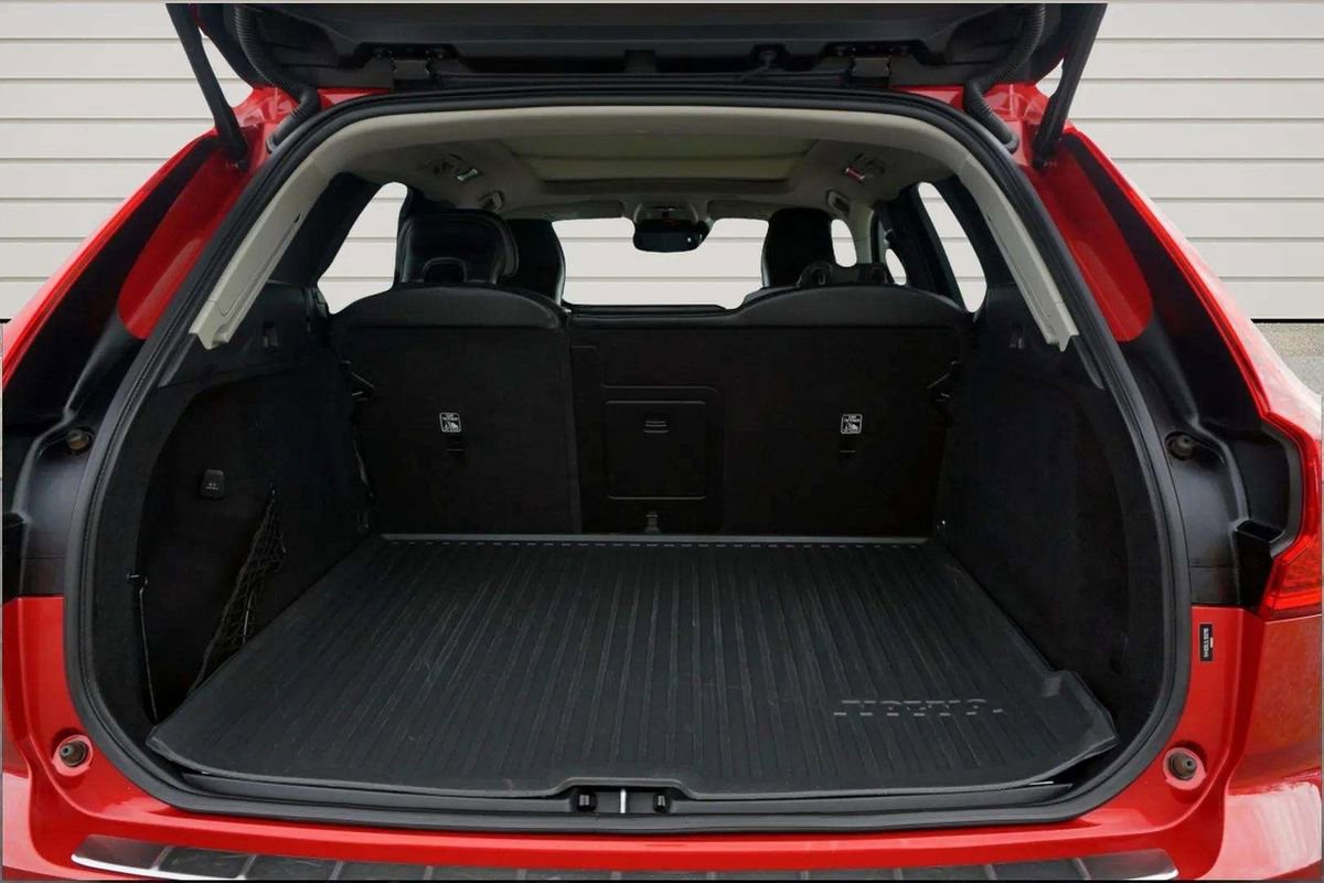 Used 2020 Volvo XC60 T5 Inscription w/ Protection Package Premier image 10