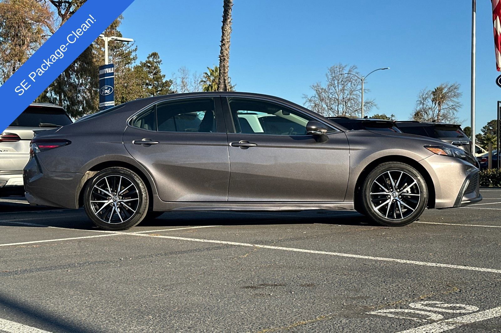 Used 2024 Toyota Camry SE image 3