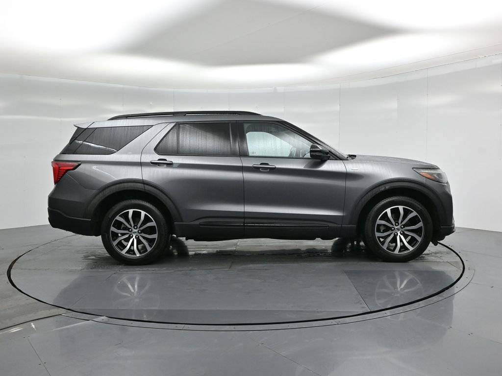 Certified 2025 Ford Explorer ST-Line image 27