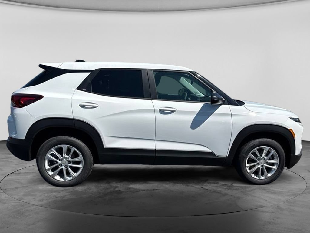 New 2026 Chevrolet TrailBlazer LS w/ LS Convenience Package AWD/4WD image 2