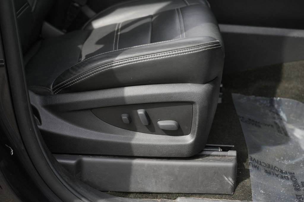 Used 2017 GMC Yukon Denali w/ Open Road Package image 28