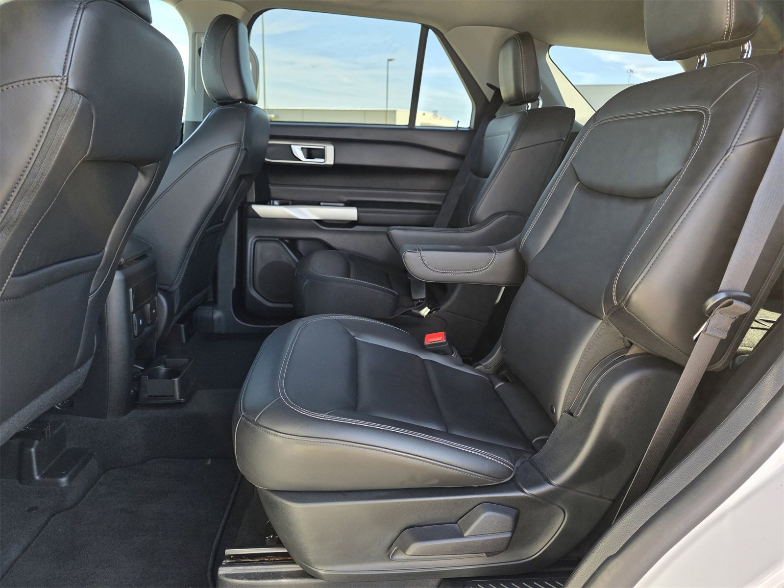 Used 2022 Ford Explorer XLT w/ Equipment Group 202A image 23