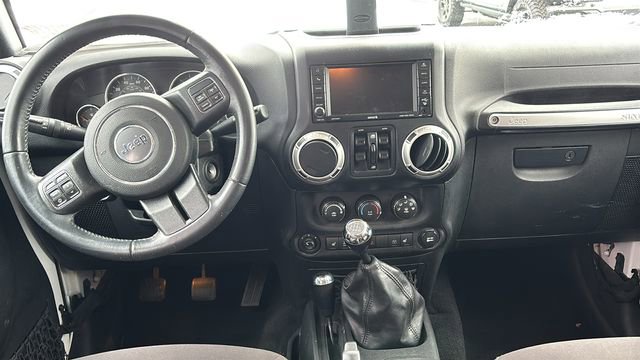 Used 2017 Jeep Wrangler Unlimited Sahara w/ Connectivity Group image 9