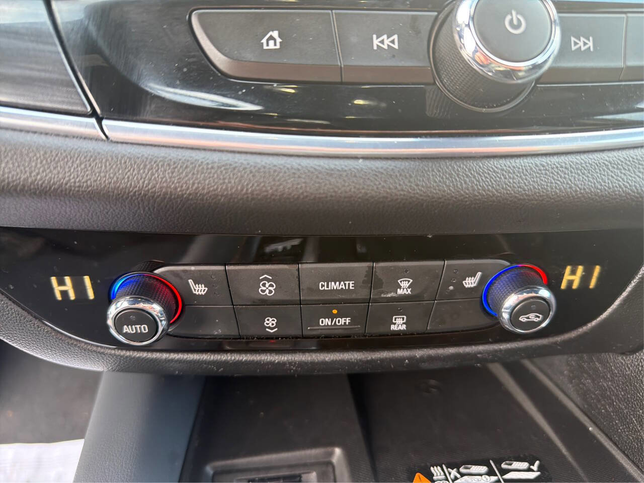 Used 2022 Buick Enclave Essence w/ Sport Touring Edition FWD image 28