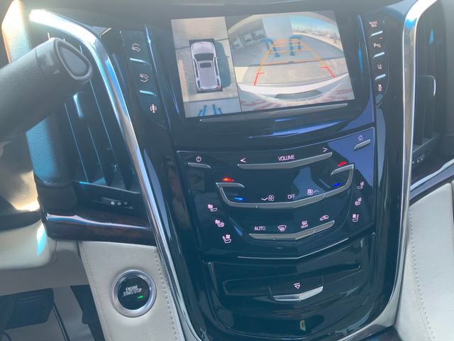 Used 2015 Cadillac Escalade Luxury image 25