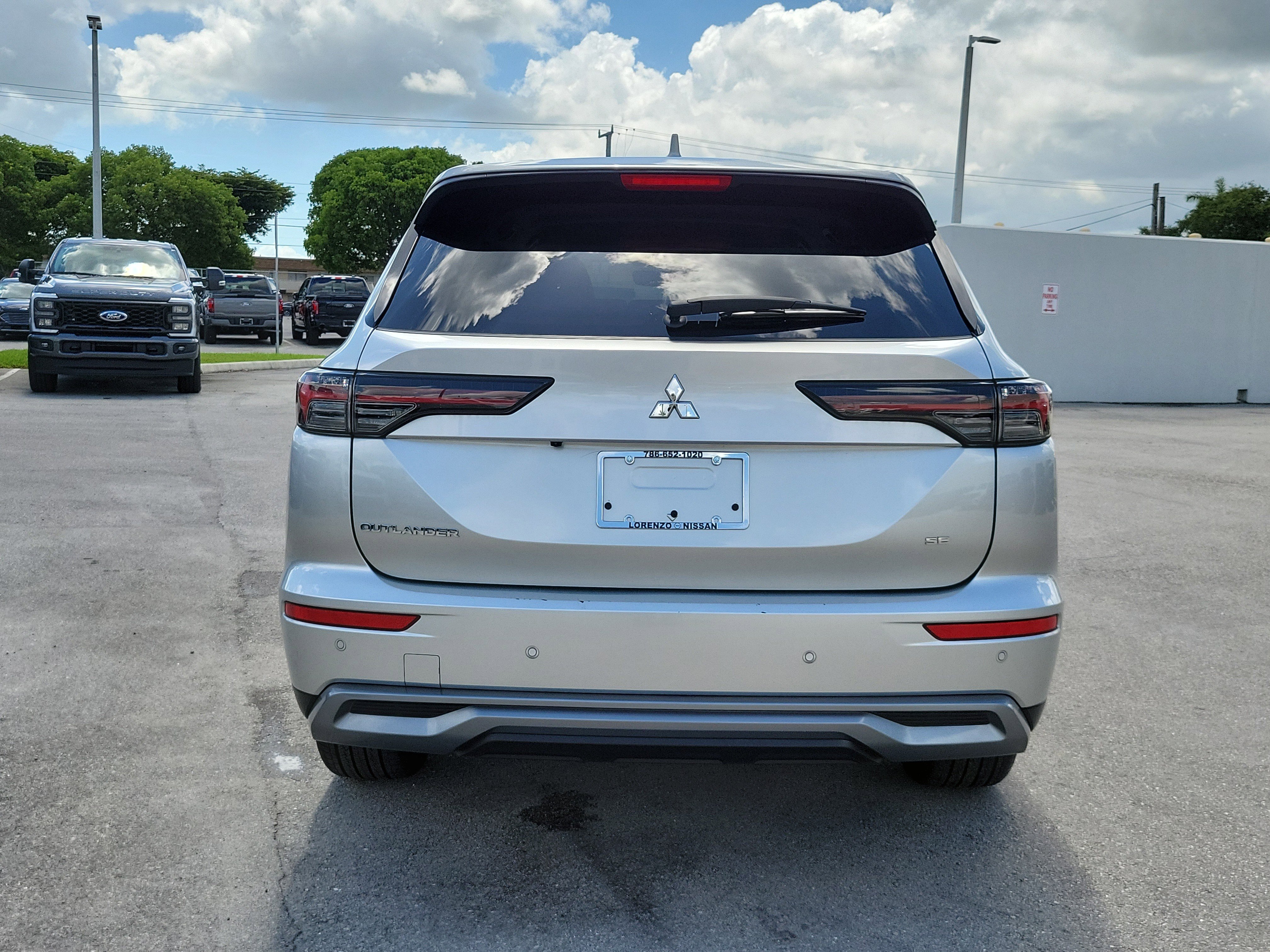 Used 2025 Mitsubishi Outlander SE FWD image 6