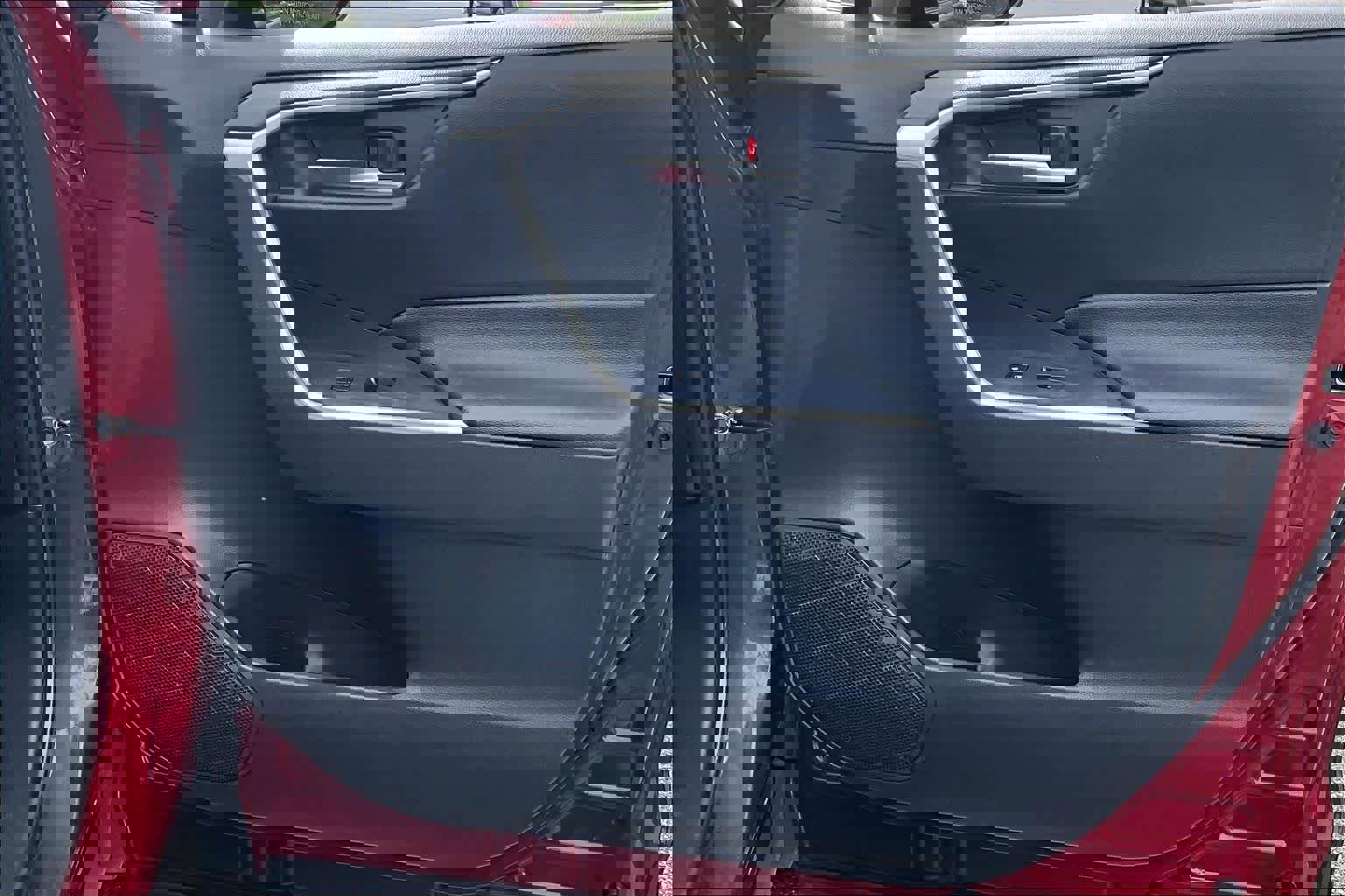 Used 2021 Toyota RAV4 XLE w/ Convenience Package image 21