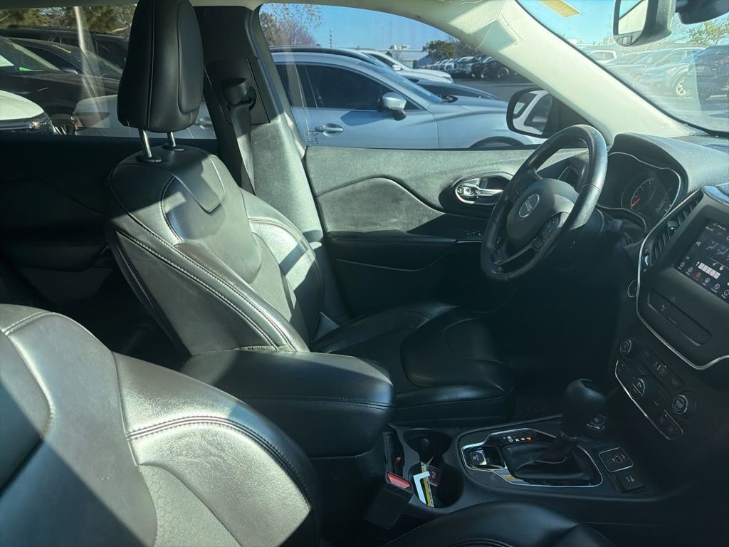 Used 2020 Jeep Cherokee Latitude Plus image 4